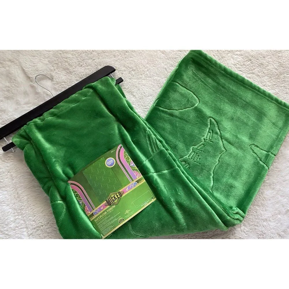WICKED Elphaba Hats On It Embossed Emerald Green Soft Throw Blanket 50 X 70” NEW